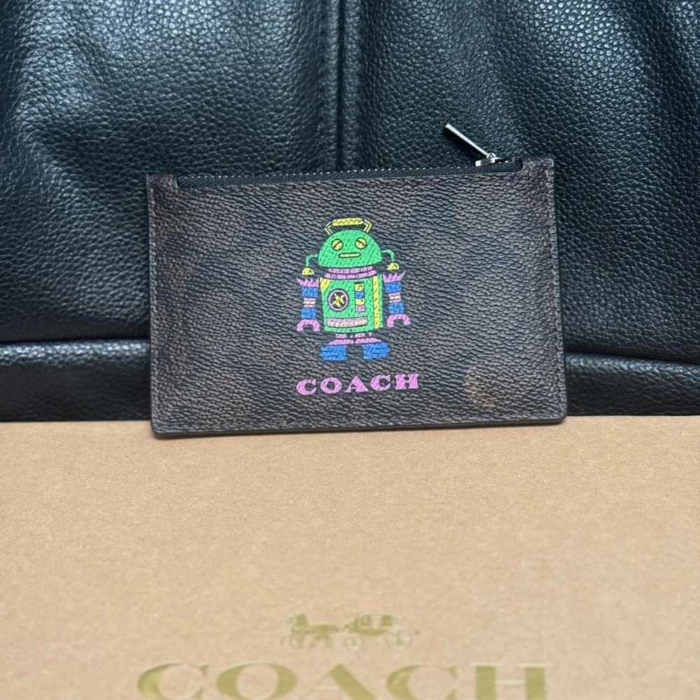 COACH COSMIC ZIP CARD CASE WITH ROBOT PRINT CW223 walnut multi - Picture 3 of 7
